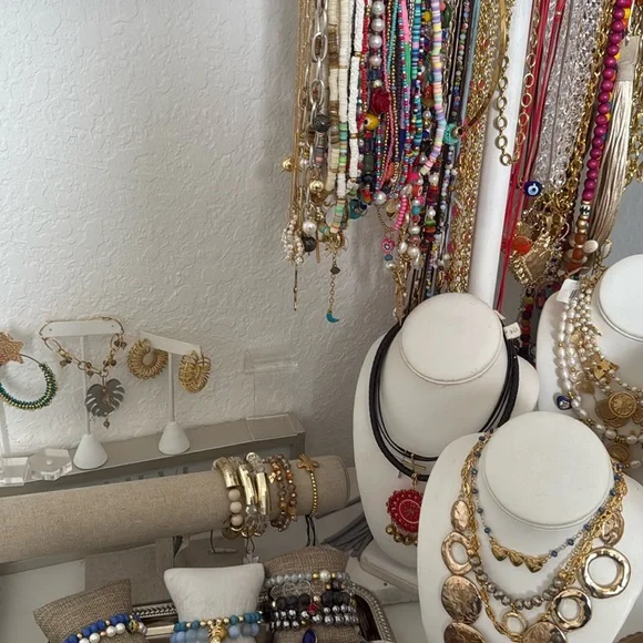 Showrrom Liquid Sale Pieces - Picture 1 of 1